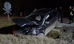 Malatya'da 5 kişinin bulunduğu araca tren çarptı