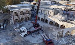Depremlerde yıkılan tarihi Tuz Hanı yeniden ayağa kaldırılıyor