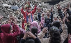 Gazzeli palyaço, acısına rağmen çocukları güldürüyor