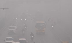 Hindistan'da hava kirliliğinin yol açtığı sis, uçuşlarda aksaklıklara neden oldu