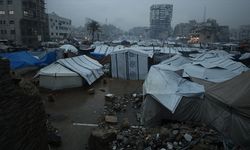 Şiddetli yağmur Gazze'de Şifa Hastanesini ve binlerce çadırı sular altında bıraktı