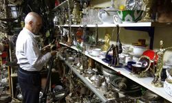45 yıldır topladığı antika eşyaların sayısını kendisi de bilmiyor