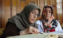 75 yaşındaki Fatma teyzenin Kur'an-ı Kerim öğrenme azmi