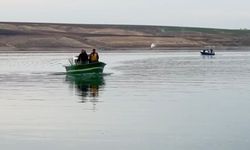 Baraj gölünde tekne alabora oldu: 5 kişiden 1'i kayıp