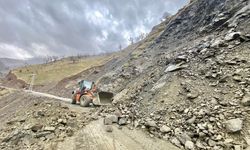 Batman'da şiddetli yağışlarla birlikte bazı köy ve mezra yolları ulaşıma kapandı