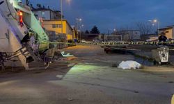 Çöp kamyonunun altında kalan işçi hayatını kaybetti