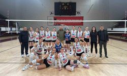 Elazığ Belediyespor Kadın Voleybol Takımı dolu dizgin gidiyor