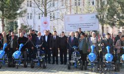 Elazığ'da çiftçilere çapa makinesi dağıtıldı