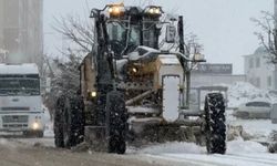 Elazığ'da karla mücadele çalışmaları sürüyor