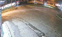 Elazığ'da kontrolü kaybedilen otomobil kavşaktaki refüje çıktı: 1 yaralı