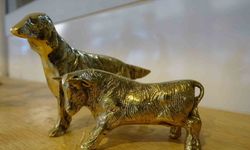 Eşinden öğrendi, dökümü sanat eserine dönüştürüyor