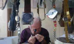 Gaziantep'te 76 yaşındaki saat ustası, 61 yıldır zamana ayar veriyor