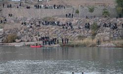 Nehre düşen terliğini almak isterken suya düşen çocuk kayboldu