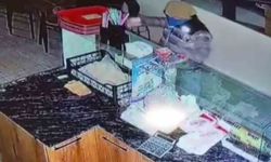 Sadaka kutusu ve nakit para çalan şahıslar kameraya yakalandı