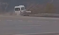 Tarım işçilerini taşıyan minibüsün şarampole uçtuğu kaza kamerada