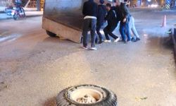Malatya'da Bozuk Yollar Tepki Çekiyor! Traktörün Tekeri Fırladı