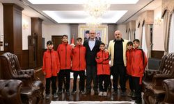 Geleceğin Yıldız Hokeycileri Malatya Valisi'yle Bir Arada!