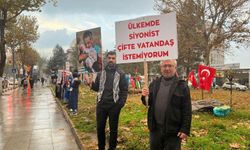 Öğretmenler Gazze’yi Unutmuyor: Sessiz Vicdan Nöbeti Yağmur Altında da Devam Ediyor