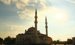 Cuma Hutbesi: Kurtuluşun Anahtarı Namaz!