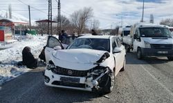 Doğanşehir’de Feci Kaza! İki Otomobil Çarpıştı: 3 Yaralı