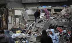 İsrail, Gazze Şeridi'ne hava ve topçu saldırılarını sürdürdü