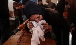 İsrail'in Gazze'ye düzenlediği saldırılarda 7'si aynı aileden 11 Filistinli hayatını kaybetti
