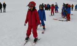 Kars'ta 'Karın Yıldızları Sarıkamış'ta Projesi' ile 2 bin öğrenci kayakla tanıştı