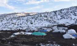 Yoğun kar yağışı Cudi Dağı eteklerindeki göçerleri sevindirdi