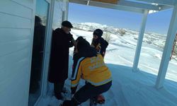 1 kilometrelik yolu yürüyerek hastaya ulaştılar