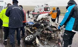 Adıyaman'da otobüs otomobili kağıt gibi ezdi: 3 ölü, 1 yaralı