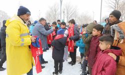 Büyükşehir'den çocuklara kar hediyesi