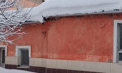 Develi ve Tomarza'da kar kalınlığı 50 santimi geçti, ahır çöktü