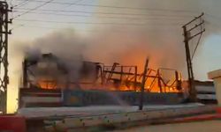 Kafenin terası alevlere teslim oldu