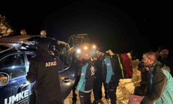 Yoğun Kar Yolları Kapattı, Ekipler Pes Etmedi