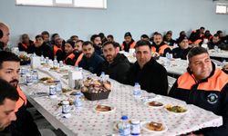 62 İş Makinesiyle Kar Alarmı: Başkan Geçit Fen İşleri Personelini Tebrik Etti