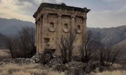 Kayısı Bahçeleri Arasında Saklı Roma Sırrı: Ozan Anıtı