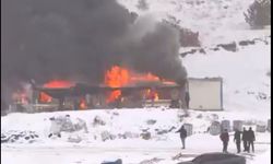 Malatya’da Konteyner Yangınları Peş Peşe: Bu Kez TOKİ Şantiyesi Alevlere Teslim Oldu