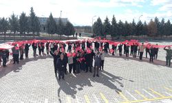 Dilek Mahallesi’nde Bayrak Korteji Yürüyüşü Yoğun İlgi Gördü