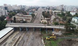 Adana'da Kasım Gülek Köprüsü'nün yıkımına başlandı