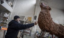 Babasından esinlenerek başladığı mesleğinde yüzlerce esere imza attı