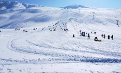 Elazığ'da göl manzaralı kayak merkezinde yarıyıl tatili yoğunluğu yaşandı