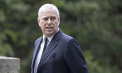 İngiltere hükümeti, eski Prens Andrew'u kraliyet tahtı varisliği sırasından çıkarmayı değerlendiriyor