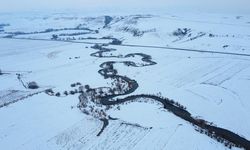 Kars'ta karla kaplanan menderesler dronla görüntülendi