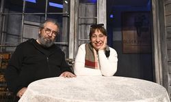 Tiyatronun ustaları Melek Baykal ve Mehmet Atay, 44 yıl sonra aynı sahneyi paylaştı