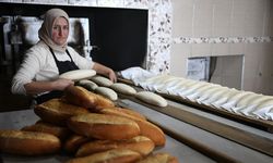 Yaylanın dumanı tüten tek fırınında ekmekler kadın ustadan