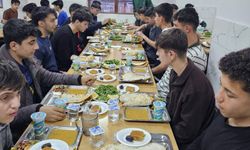 Adıyaman Gölbaşı Kaymakamı Algın, öğrencilerle iftar programında buluştu