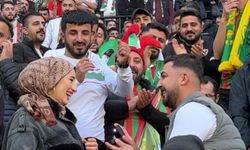 Amed Sportif Faaliyetler Maçı Öncesi Tribünlerde Aşk Dolu Anlar