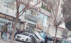 Araç kadın öğretmene çarptı: Dehşet anları kamerada