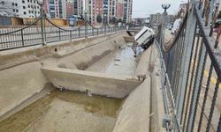 Bostanbaşı’nda Korkutan Kaza: Pikap Sulama Kanalına Düştü