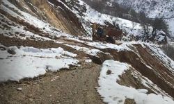 Diyarbakır'da Çüngüş'te heyelan sonucu kapanan yol ulaşıma açıldı